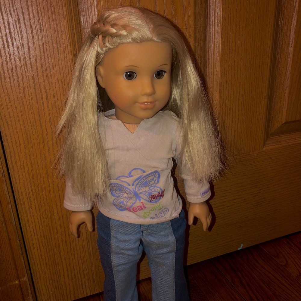 AMERICAN GIRL DOLL (julie)